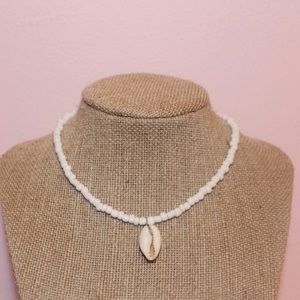 Seed bead choker with shell charm